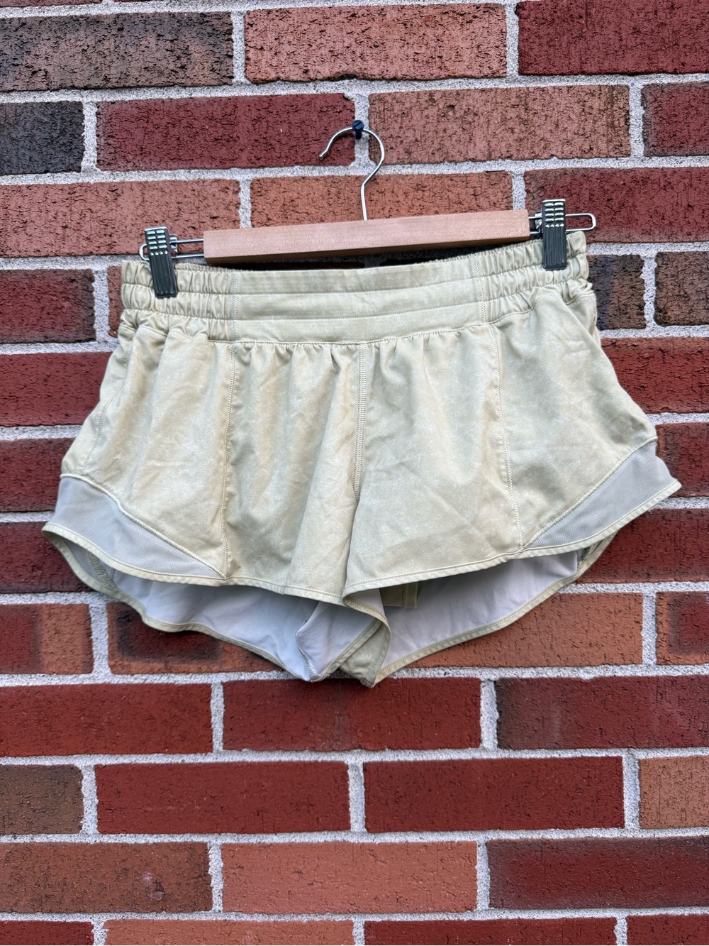Lululemon Hotty Hot Pale Yellow Lined Running Shorts Size 8